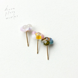 ガラスピアス　カラフルミックス　小さな花のオマージュ　アレルギー対応ピアス　3点セット　箱付き　 8枚目の画像