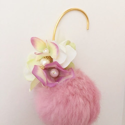 お花とラビットファーのイヤーフック(ファー着脱可)#ピンク 2枚目の画像