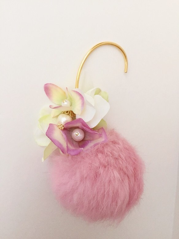 お花とラビットファーのイヤーフック(ファー着脱可)#ピンク 2枚目の画像