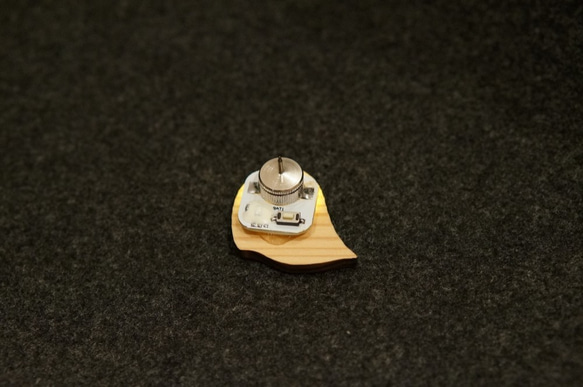 おばけパズルのLEDバッジ SUGI（熊本小国杉） 4枚目の画像