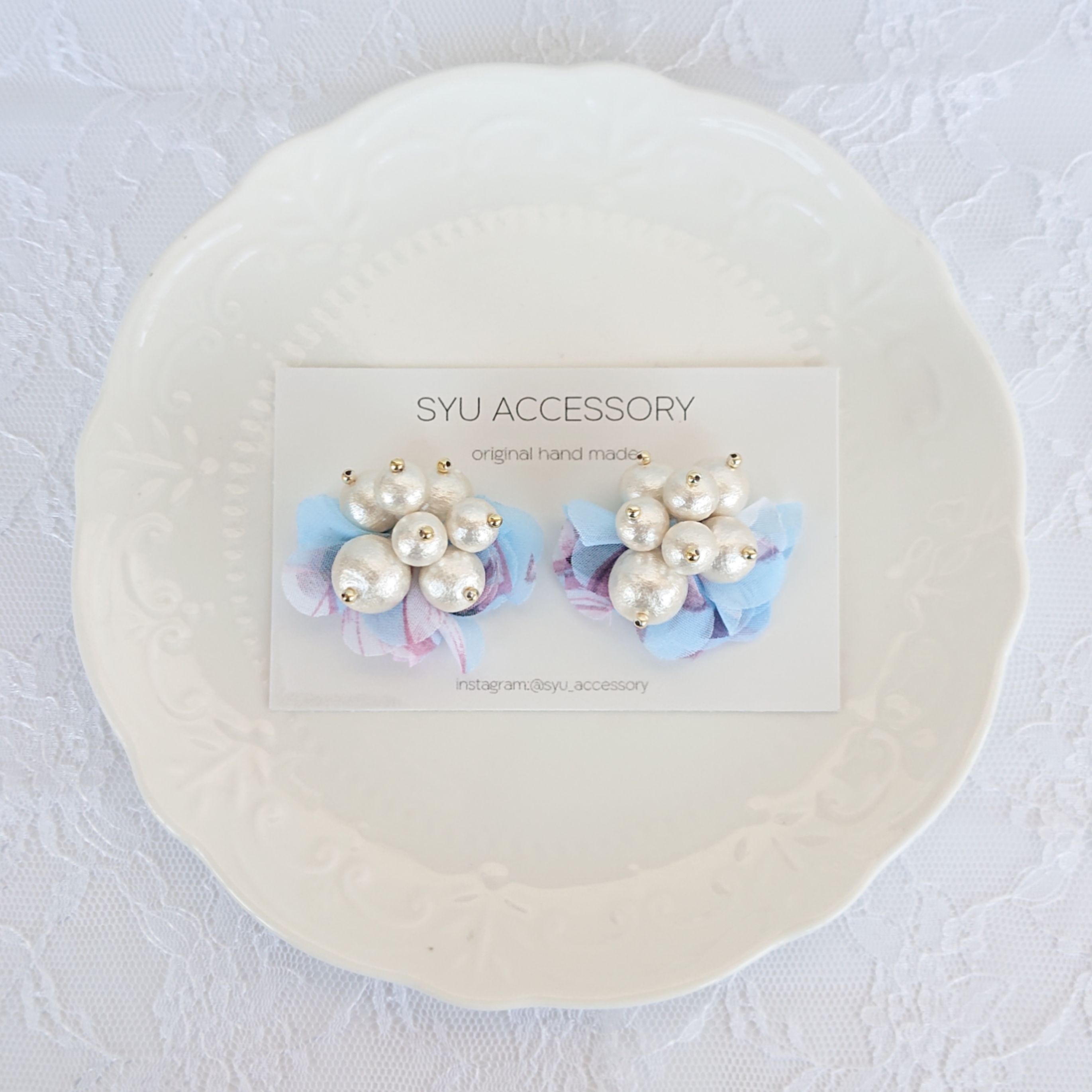 コットンパールとふんわりシフォンフリルビーズ刺繍ピアス イヤリング～フェミニン～