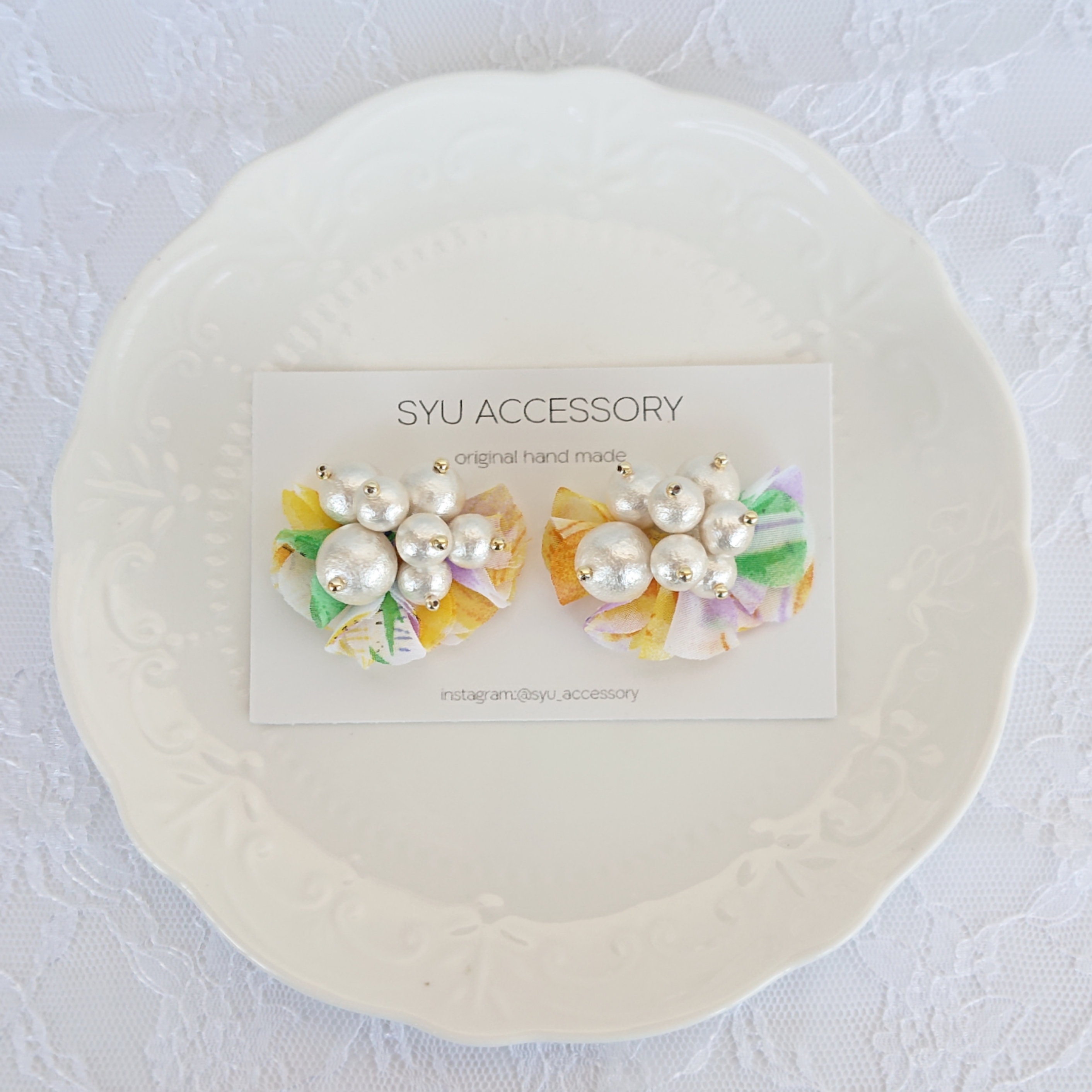 コットンパールとふんわりシフォンフリルビーズ刺繍ピアス イヤリング～トロピカル～