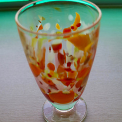 温かみを感じる　オレンジ色の丸足ハンドメイドグラス 3枚目の画像