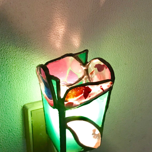 暗闇を照らすひかりの道案内 ステンドグラス ナイトライト