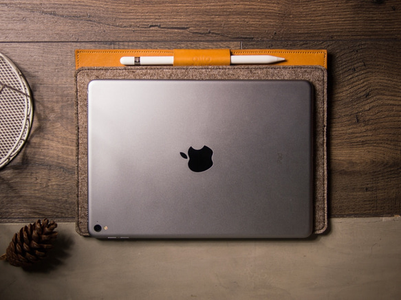 alto Leather Sleeve for iPad Pro 9.7" 淺棕/大地色 保護套 收納袋 第3張的照片