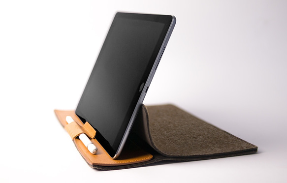 alto Leather Sleeve for iPad Pro 9.7" 淺棕/大地色 保護套 收納袋 第8張的照片