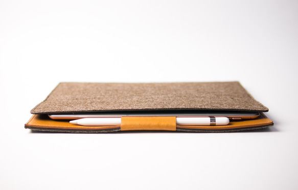 alto Leather Sleeve for iPad Pro 9.7" 淺棕/大地色 保護套 收納袋 第9張的照片