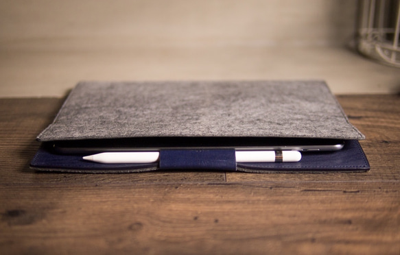 alto Leather Sleeve for iPad Pro 9.7" 海軍藍/灰色 iPad Air保護套 收納袋 第4張的照片