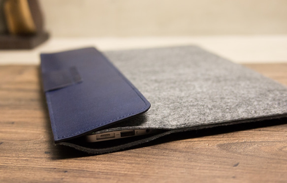 alto iPad Pro 12.9” / MacBook Air 13″ 革製 Sleeve – 紺色 / 灰色 7枚目の画像