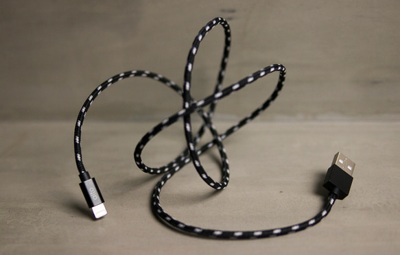 alto Braided Lightning 編織花紋 Cable - 黑色/金屬黑 Apple MFI 認證 第2張的照片