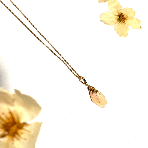 桜ソメイヨシノと淡水パールのネックレス 2枚目の画像