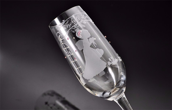 (加上Swarovski水晶石在香檳杯上的費用) 此服務只限部分款式的香檳杯 第4張的照片