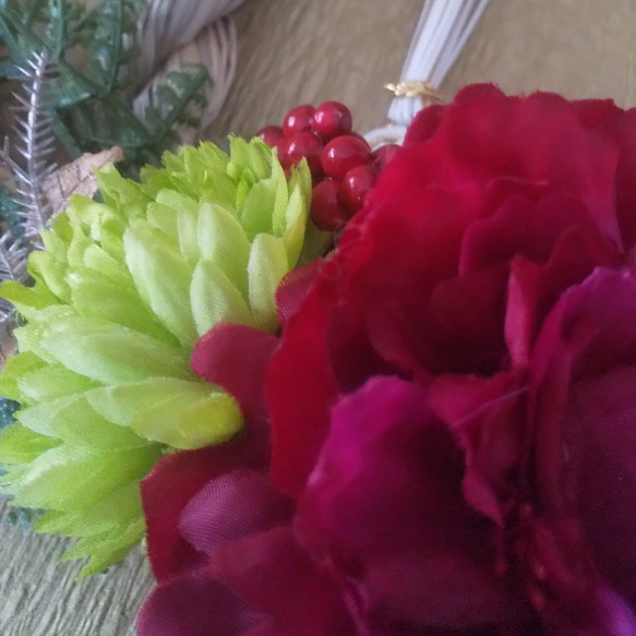 「creema限定」お正月  紅牡丹とクリスマスローズのしめ縄飾り 5枚目の画像