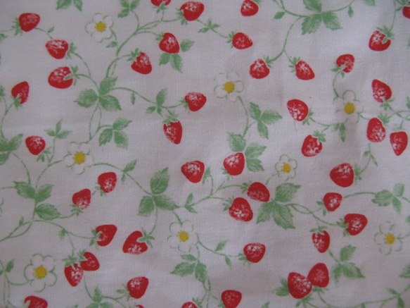 ☆ イチゴ柄の布ナプキン　（２枚セット） 2枚目の画像