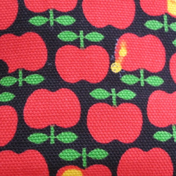 リンゴ柄のミニポーチ 3枚目の画像