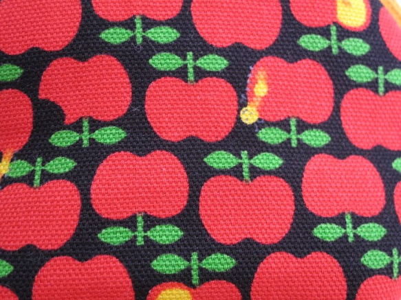 リンゴ柄のミニポーチ 3枚目の画像