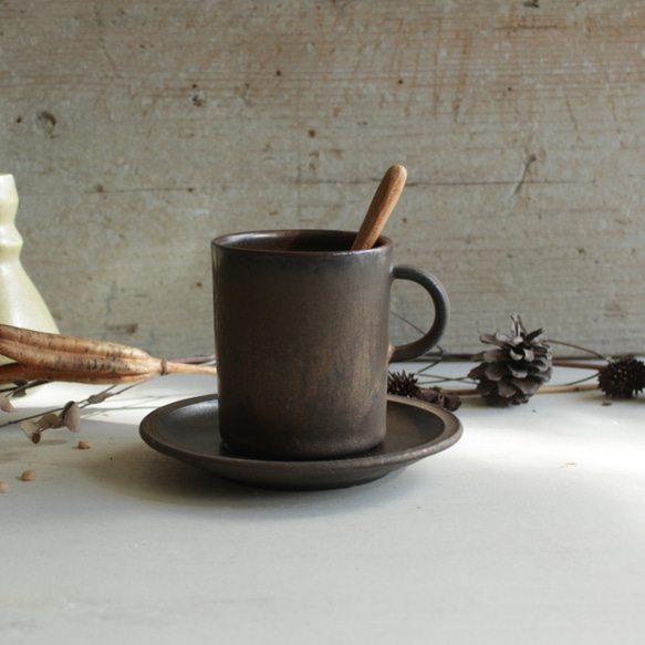 カップ＆ソーサー Tall 濃い茶アンティークゴールド系　金属のような風合い　陶器　 1枚目の画像