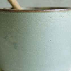 マグカップ　筒形　取手台形　淡い緑　陶器 6枚目の画像