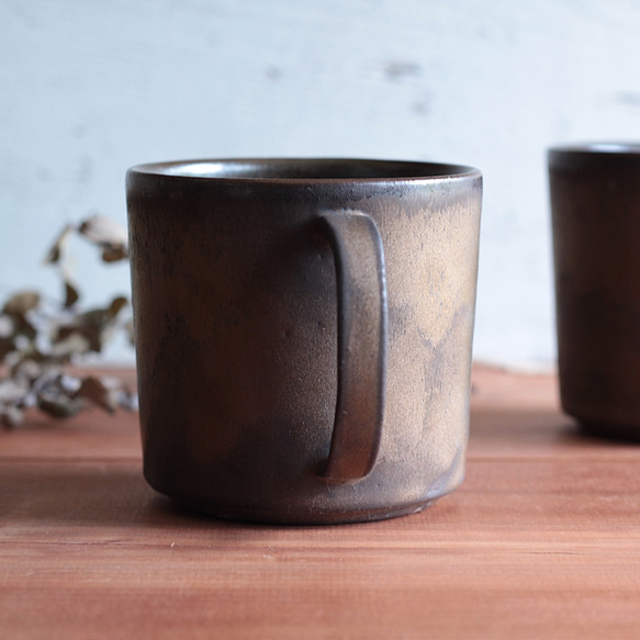 マグカップ 筒形(LL) 金属のような風合いの濃い茶ゴールド+濃茶系　陶器　父の日 2枚目の画像