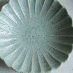 菊豆皿　パステルカラーの白緑(びゃくろく）系　陶器 3枚目の画像