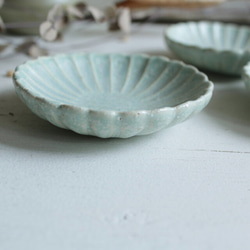 菊豆皿　パステルカラーの白緑(びゃくろく）系　陶器 4枚目の画像