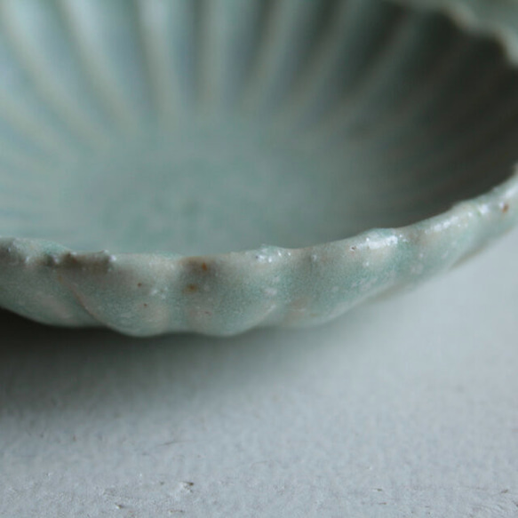 菊豆皿　パステルカラーの白緑(びゃくろく）系　陶器 5枚目の画像