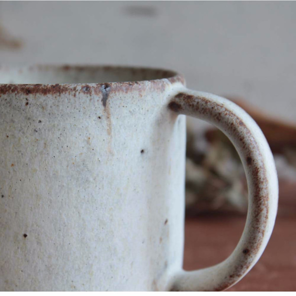 鉄粉のある　マグカップ 筒型　スープカップ　乳白系 陶器　ギフト 11枚目の画像