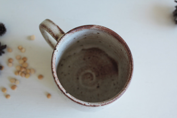 鉄粉のある　マグカップ 丸底   乳白系 陶器　クリスマスギフト 8枚目の画像