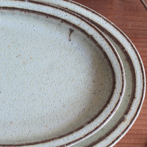 NEW! 鉄粉のある 楕円皿（大） 乳白 陶器 大皿 an 通販 12974095