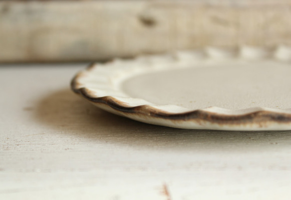 プレート皿　やさしい雰囲気の白マット系 3枚目の画像