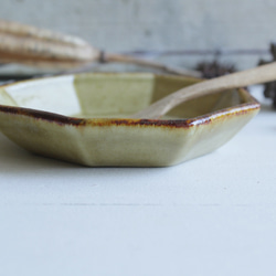 豆皿　八角　 黄茶系　縁起の良い形　陶器 3枚目の画像