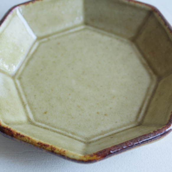 豆碟八角黃褐色吉祥陶器 第5張的照片