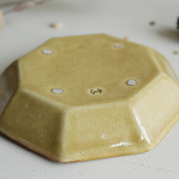 豆皿　八角　 黄茶系　縁起の良い形　陶器 6枚目の画像