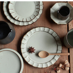 小皿 丸の小皿　やさしい雰囲気の白マット系　陶器 10枚目の画像