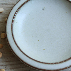 丸の豆皿　やさしい雰囲気の白マット系 2枚目の画像