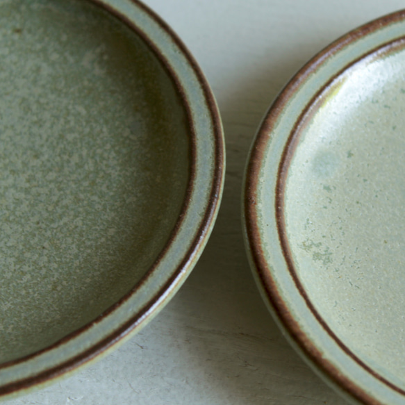 丸の豆皿　淡いグリーンマット系　陶器 3枚目の画像