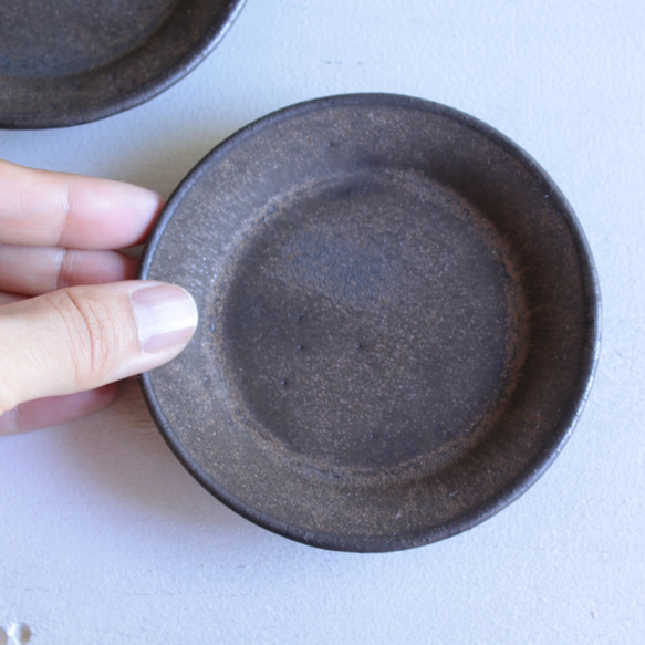 豆皿　リム皿　濃い茶ゴールド系　金属のような風合い　陶器 9枚目の画像