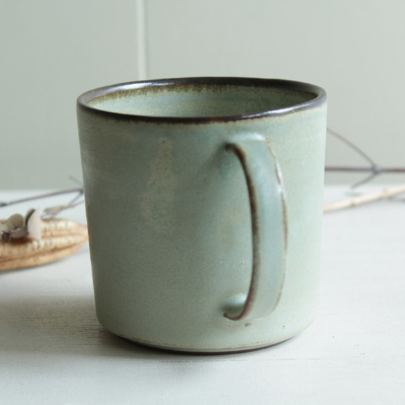 マグカップ (LL)　淡い緑系　陶器 3枚目の画像
