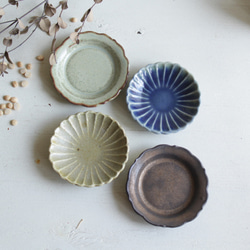 春の新作　菊豆皿　ブルー系　陶器 8枚目の画像