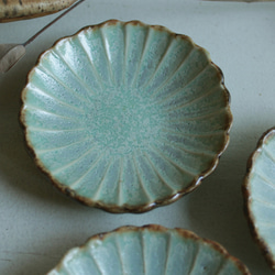 菊豆皿　パステルカラーの白緑(びゃくろく）系　陶器 6枚目の画像