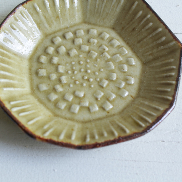豆皿　たんぽぽ　 黄茶系　陶器 5枚目の画像