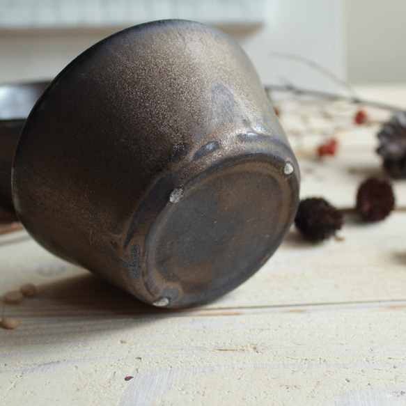 小鉢　フリーカップ　アンティークゴールドと焦茶　金属のような風合い　陶器 6枚目の画像
