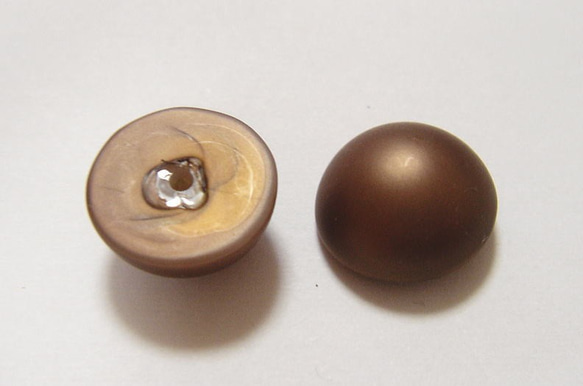 半丸パール ヴィンテージカラーパール片穴・チョコ 茶 ブラウン ピアスやイヤリングに（12mm・半丸・4個入り） 2枚目の画像