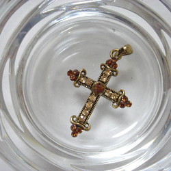 ラインストーン（スワロフスキー）のアンティーク調クロス 十字架 ペンダントトップ・no.8 3枚目の画像