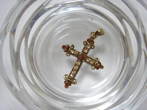 ラインストーン（スワロフスキー）のアンティーク調クロス 十字架 ペンダントトップ・no.8 3枚目の画像