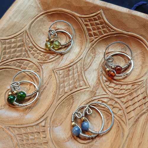 ポン・ニンカリ（小さなアイヌの耳飾り・ピアス）sak（夏）クロムダイ