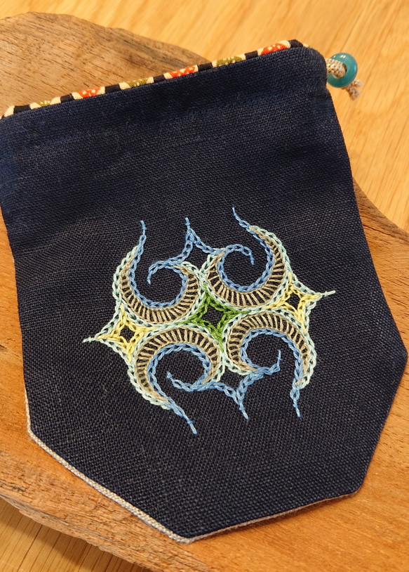 ikor op イコロ・オプ【アイヌ文様刺繍リネンミニポーチ】水流 ポーチ