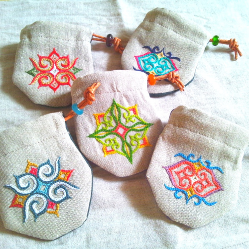 ポン・サラニプ（アイヌ文様刺繍ミニポーチ） ポーチ モレウ工房 通販 