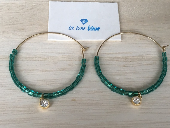 12/1〜SALE！！emerald green beads pierced earring 1枚目の画像