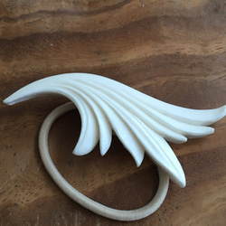 《数量限定ラスト1点！》vintage天使の羽カボションのオフホワイトヘアゴム 2枚目の画像